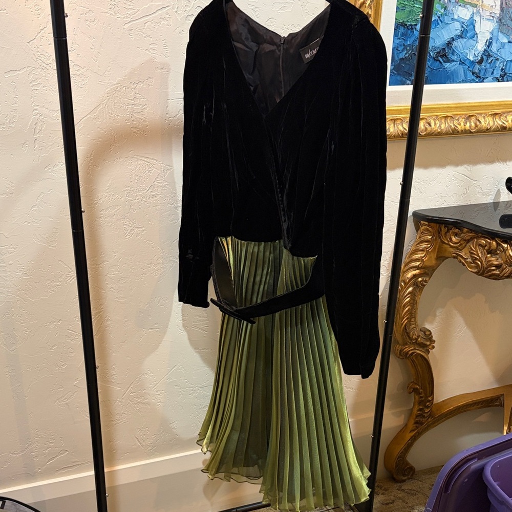 Vintage-Inspired Black Velvet and Olive Green Pleated Long Sleeve Dress